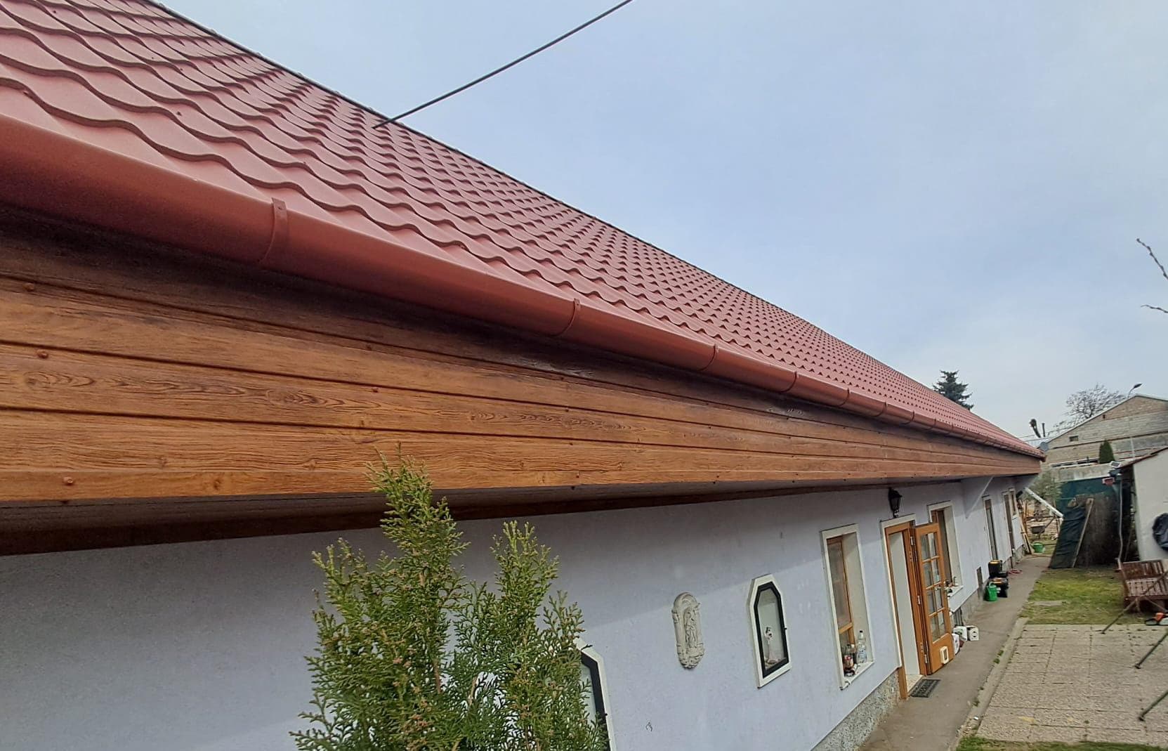 Pred a po rekonštrukcii strechy